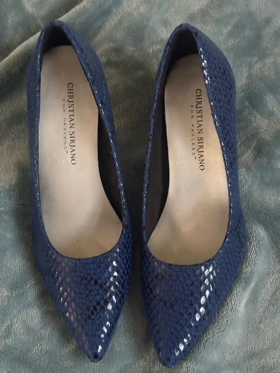 Christian Siriano Deep Navy Snake-Embossed Pointed Pumps || Size 5.5 - Picture 4 of 4